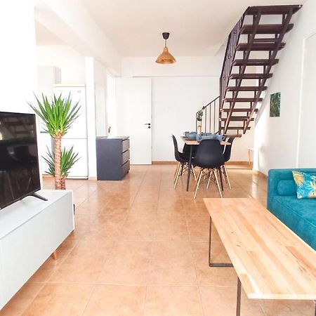 Luxury Private Rooms -Sea View, Netflix, Gym- 5 Min From Beach! - Private Room In Shared Apartment Larnaca Bagian luar foto