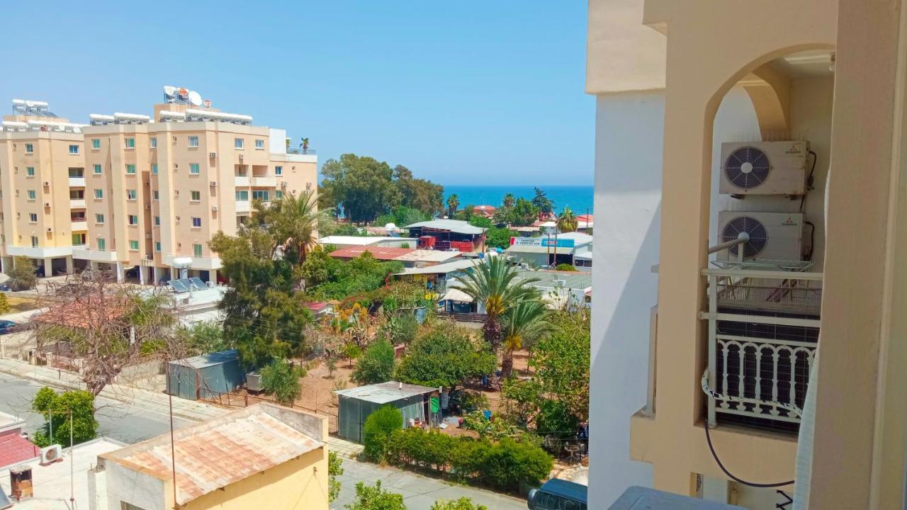 Luxury Private Rooms -Sea View, Netflix, Gym- 5 Min From Beach! - Private Room In Shared Apartment Larnaca Bagian luar foto