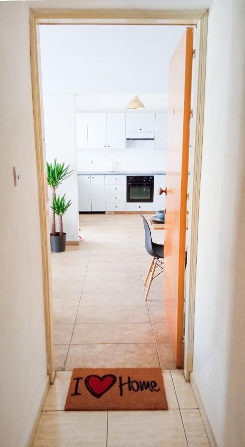 Luxury Private Rooms -Sea View, Netflix, Gym- 5 Min From Beach! - Private Room In Shared Apartment Larnaca Bagian luar foto