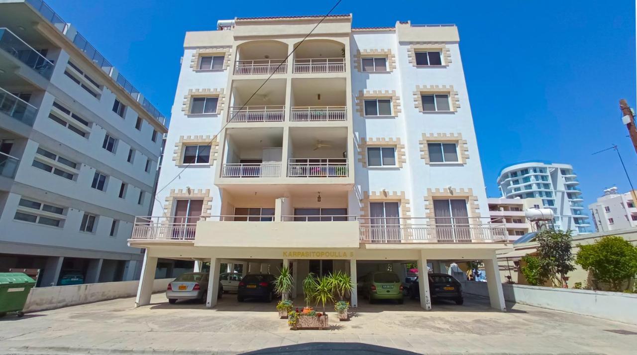 Luxury Private Rooms -Sea View, Netflix, Gym- 5 Min From Beach! - Private Room In Shared Apartment Larnaca Bagian luar foto