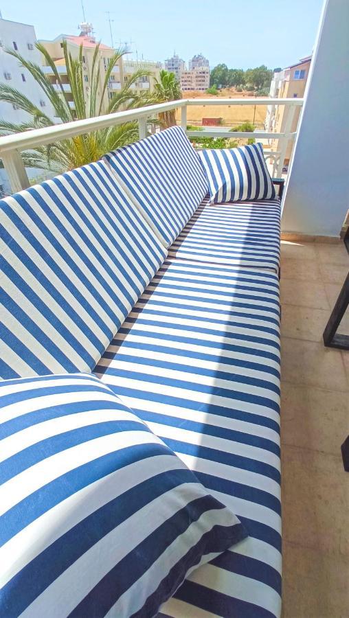 Luxury Private Rooms -Sea View, Netflix, Gym- 5 Min From Beach! - Private Room In Shared Apartment Larnaca Bagian luar foto