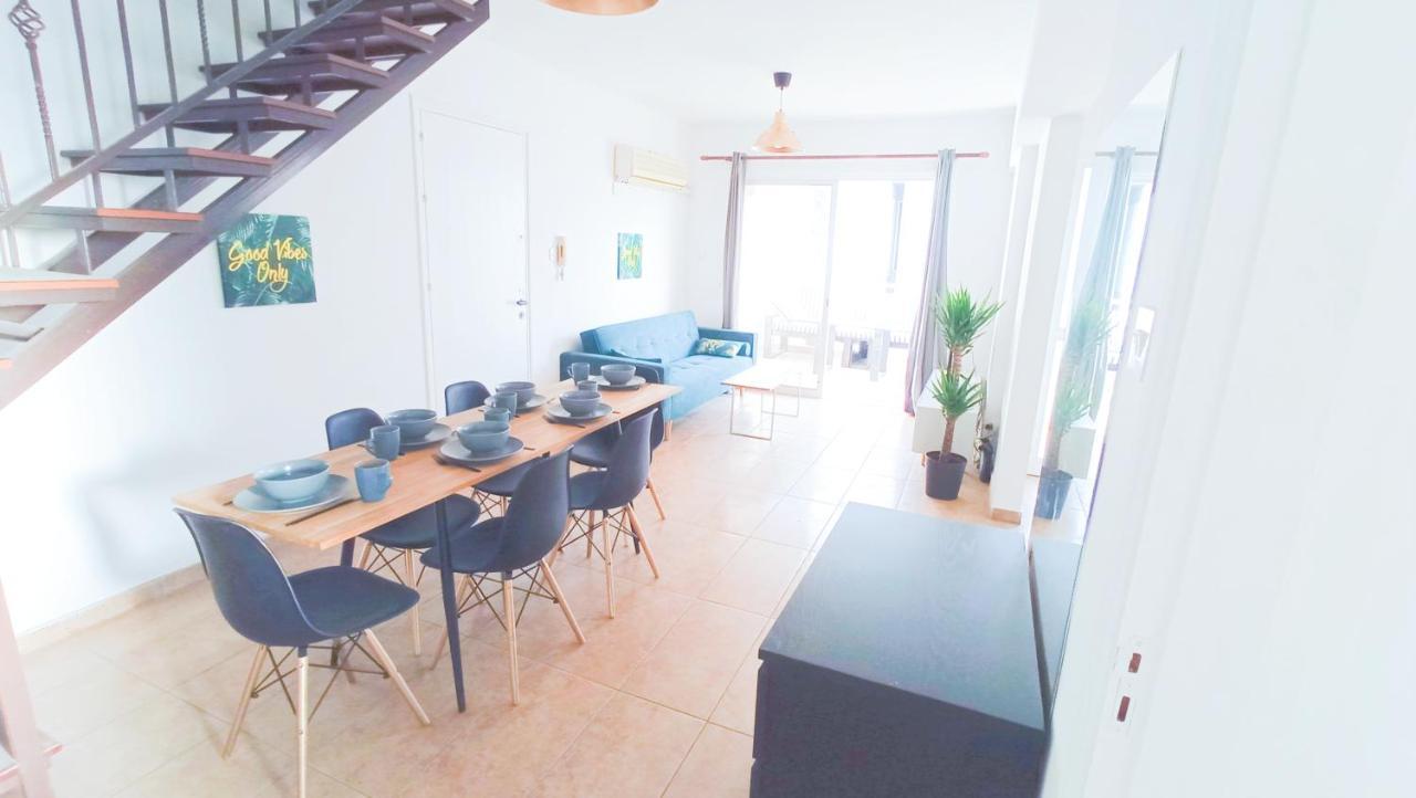 Luxury Private Rooms -Sea View, Netflix, Gym- 5 Min From Beach! - Private Room In Shared Apartment Larnaca Bagian luar foto