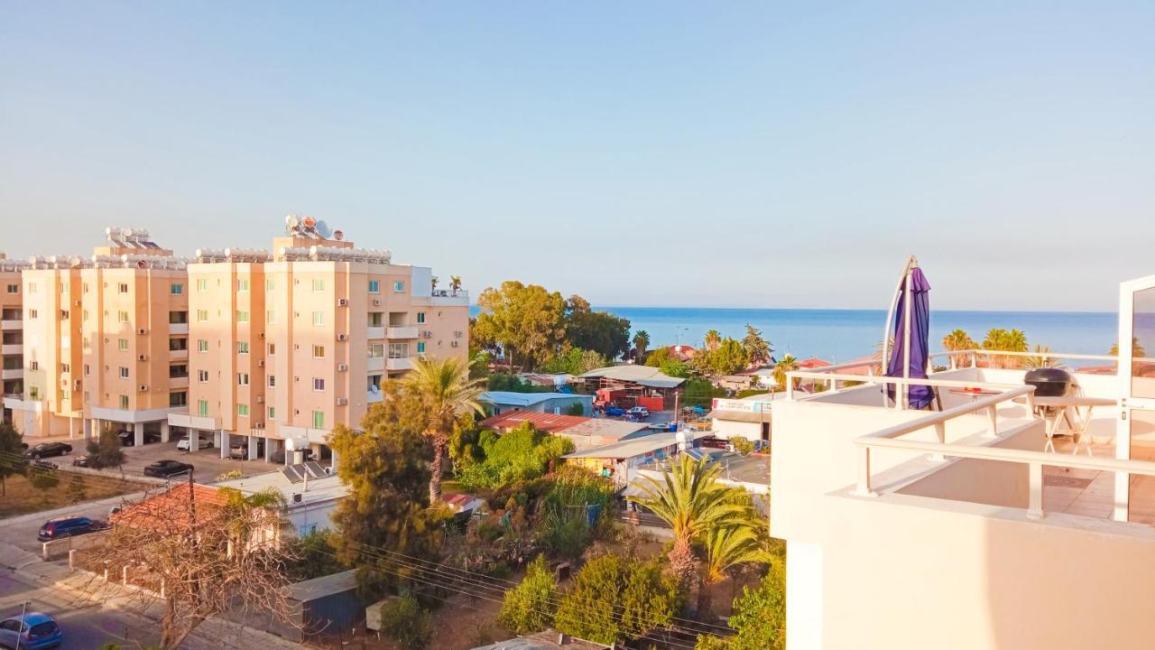 Luxury Private Rooms -Sea View, Netflix, Gym- 5 Min From Beach! - Private Room In Shared Apartment Larnaca Bagian luar foto