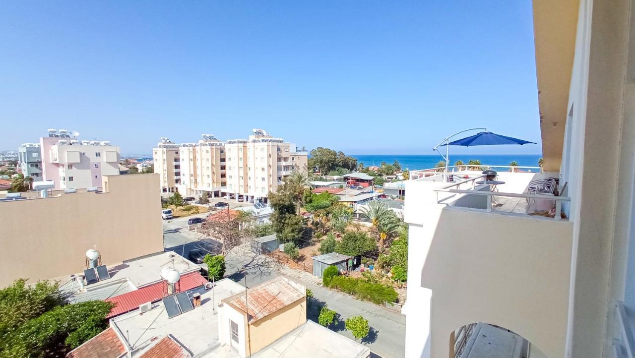 Luxury Private Rooms -Sea View, Netflix, Gym- 5 Min From Beach! - Private Room In Shared Apartment Larnaca Bagian luar foto