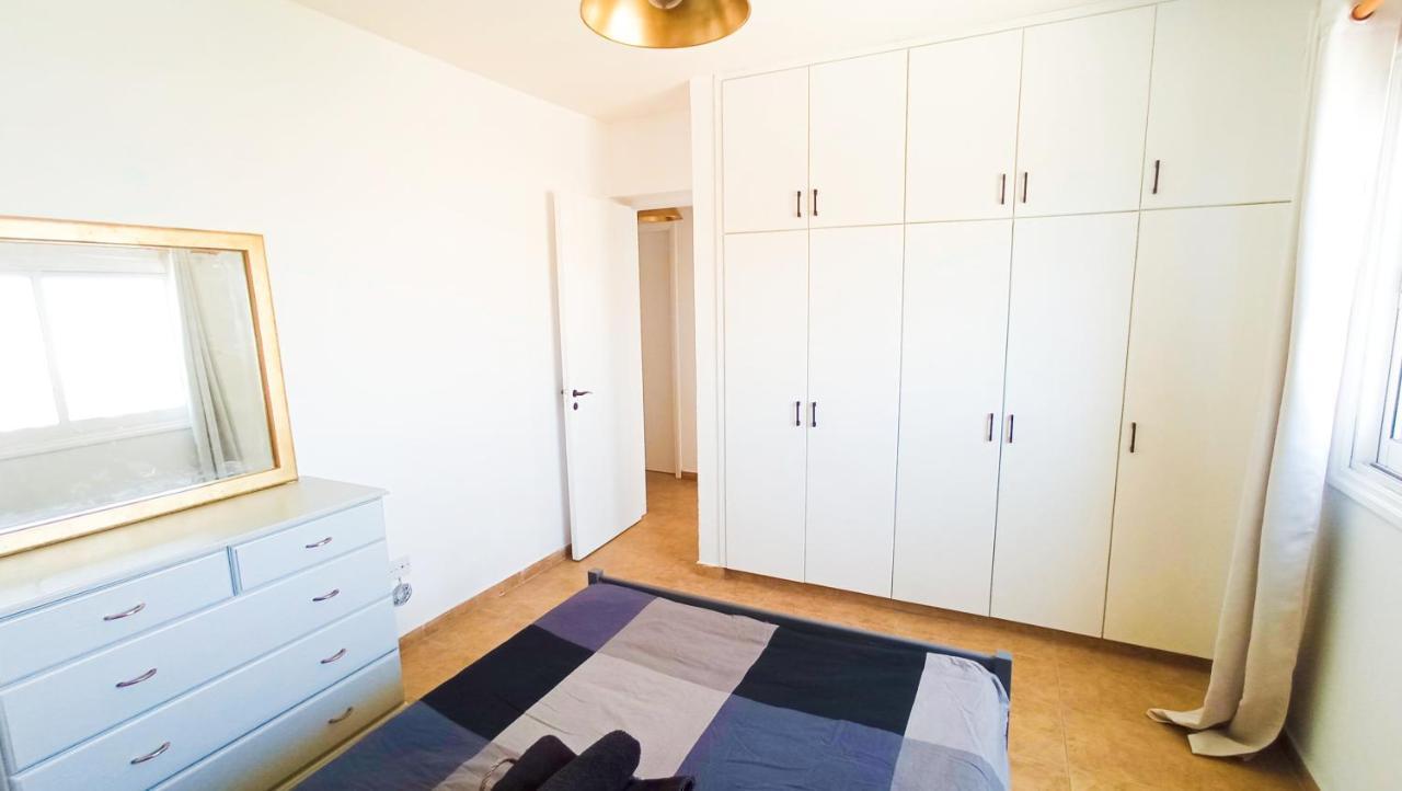 Luxury Private Rooms -Sea View, Netflix, Gym- 5 Min From Beach! - Private Room In Shared Apartment Larnaca Bagian luar foto