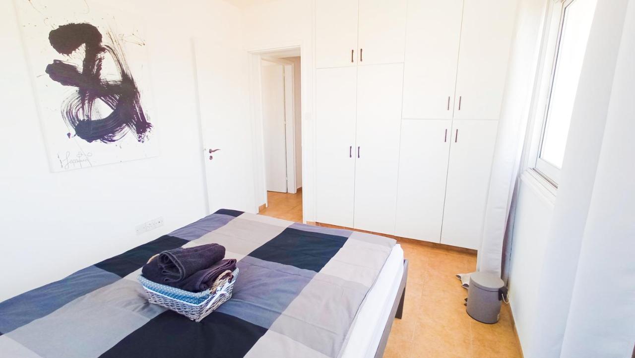 Luxury Private Rooms -Sea View, Netflix, Gym- 5 Min From Beach! - Private Room In Shared Apartment Larnaca Bagian luar foto